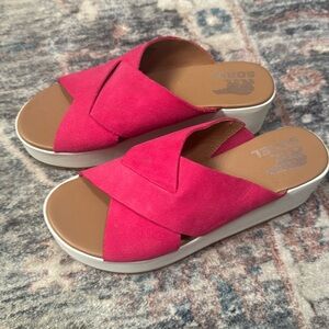 New Sorel pink & white sandals -platform size 7